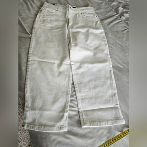 White Capri/cropped jeans